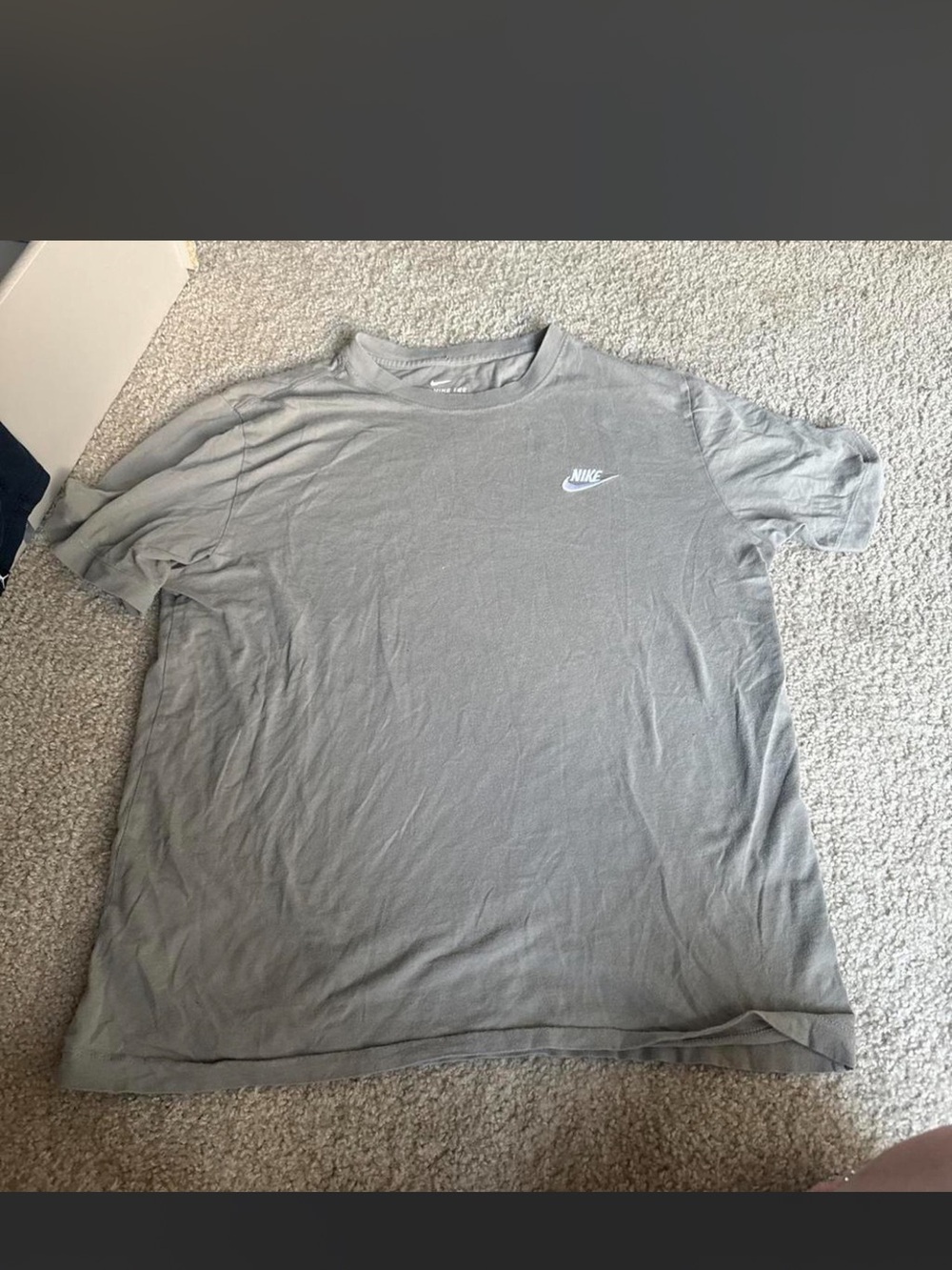 Nike Men’s Light Gray Short Sleeve Crew T-Shirt
